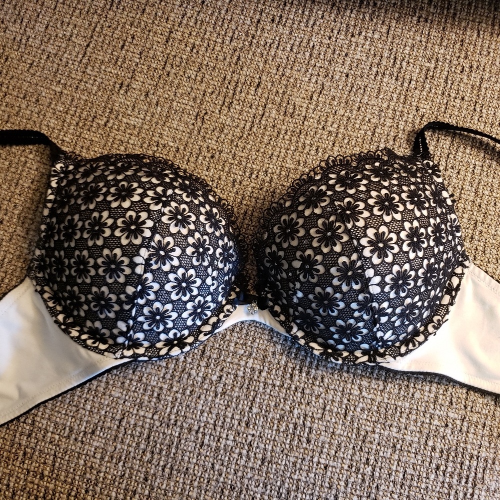 Victoria's Secret black lace push-up bra - 36C